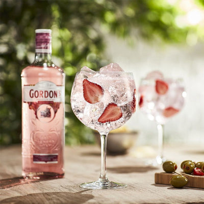 Gordon's Premium Pink Gin Based Flavoured Spirit Drink 35% vol 70cl PMP